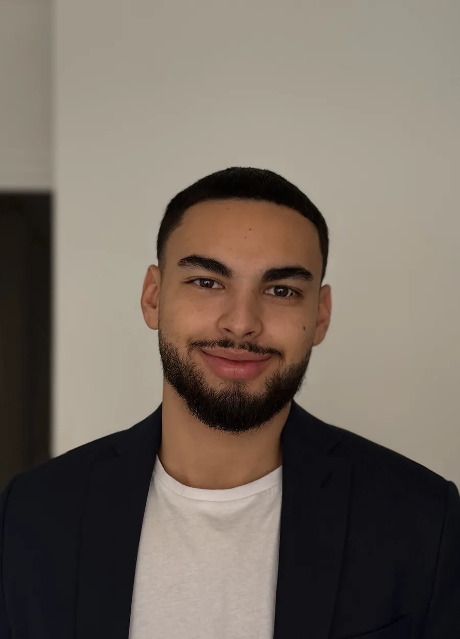 Portrait de Keryan Bouzerda, fondateur d'AKNO